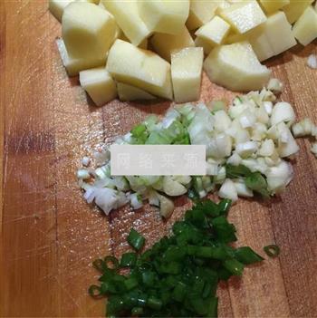 排骨土豆焖饭的做法步骤2