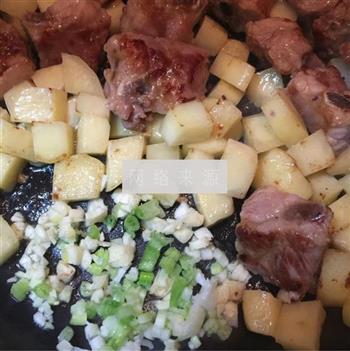 排骨土豆焖饭的做法图解7