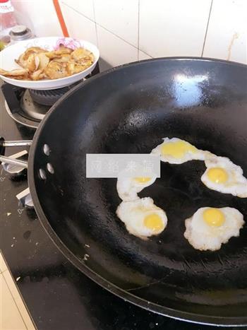 青椒荷包蛋的做法步骤1