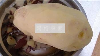 紫皮黄洋芋焖饭的做法图解2