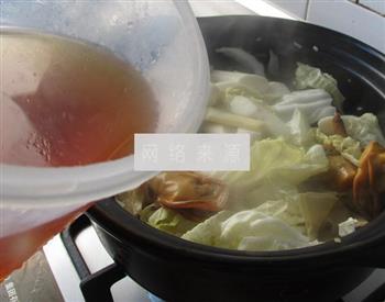 金蚝鲜味砂锅煲的做法图解11