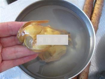 金蚝鲜味砂锅煲的做法图解2