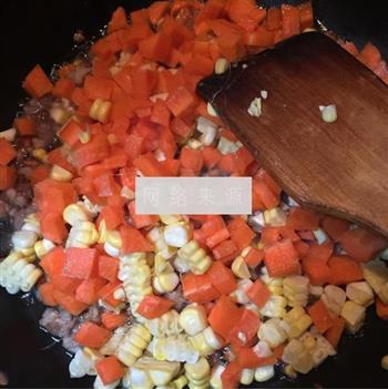 玉米胡萝卜炒肉末的做法步骤6
