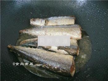 干煎秋刀鱼的做法步骤3