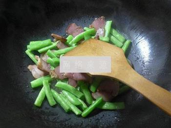 蘑菇酱肉炒梅豆的做法步骤4