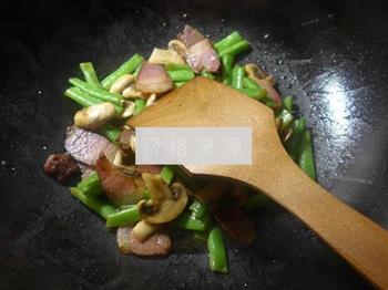 蘑菇酱肉炒梅豆的做法图解8