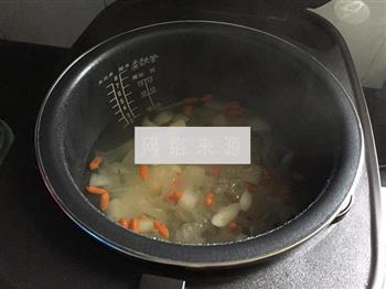 银耳百合雪梨汤的做法步骤7