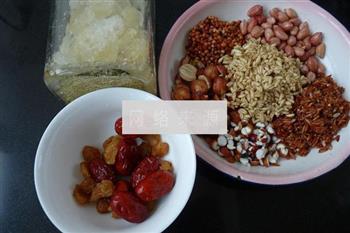 红枣桂圆杂粮粥的做法步骤1