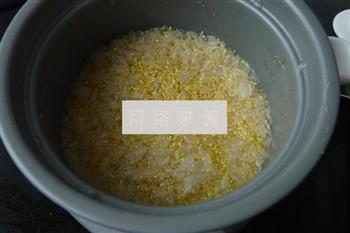海参肉饼小米饭的做法图解2