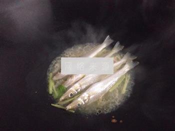 豆酱煮沙尖鱼的做法步骤3