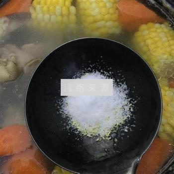 玉米胡萝卜鸡汤的做法图解6
