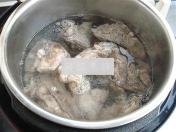 红枣脊骨汤的做法步骤3