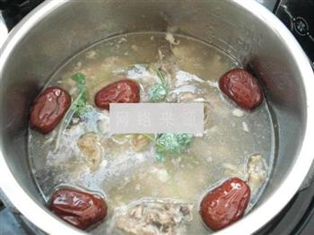 红枣脊骨汤的做法步骤5