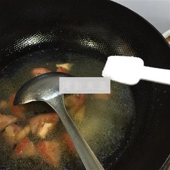 番茄鱼丸汤的做法步骤2