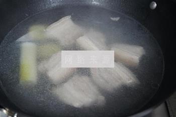 香干回锅肉的做法图解1