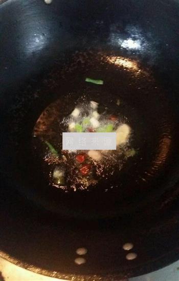 香菇土豆烧鸡腿的做法图解2