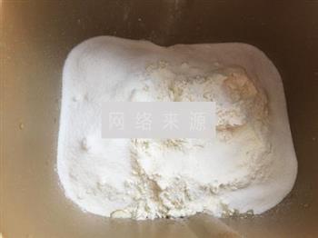 花型牛奶面包的做法步骤1
