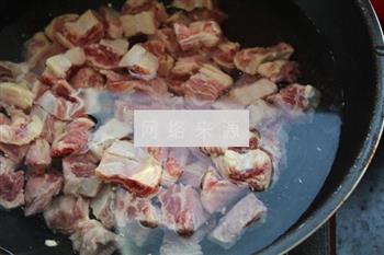 冬季养生牛肉汤的做法步骤2