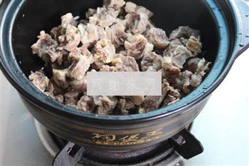 冬季养生牛肉汤的做法图解4