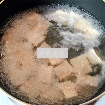 鲫鱼萝卜豆腐汤的做法图解2