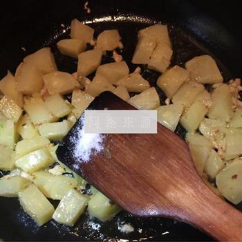 腊肠土豆焖饭的做法图解4