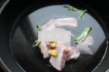 香菇山药排骨养生汤的做法步骤2