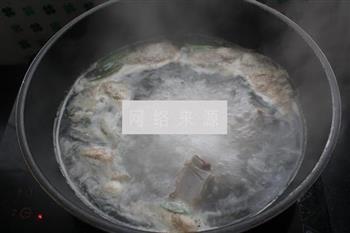 香菇山药排骨养生汤的做法步骤3