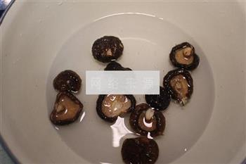香菇山药排骨养生汤的做法步骤9