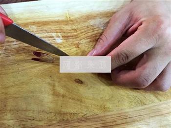 蒜蓉烤虾串的做法步骤3