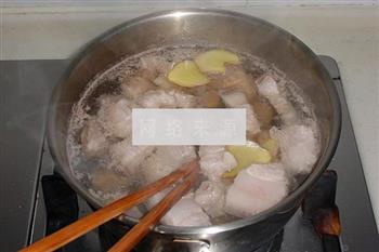 墨鱼干鹌鹑蛋红烧肉的做法步骤2