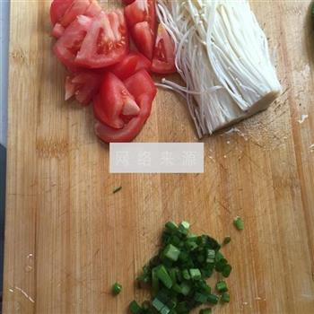 骨汤番茄金针菇的做法步骤1