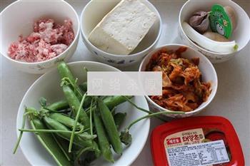 韩式辣白菜豆腐锅的做法图解1