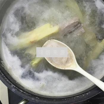 竹蔗茅根排骨汤的做法图解4