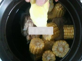 胡萝卜玉米大骨汤的做法步骤10