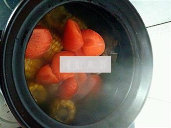 胡萝卜玉米大骨汤的做法图解12