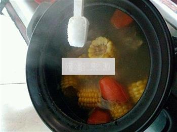 胡萝卜玉米大骨汤的做法步骤13