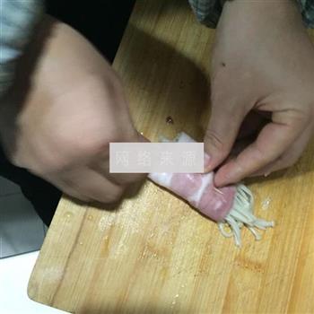 香煎金针菇培根卷的做法步骤3