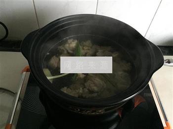 西红柿土豆牛腩煲的做法步骤4