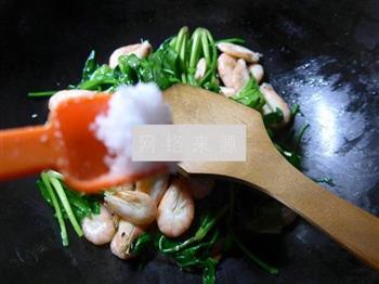 江白虾炒菠菜的做法步骤6