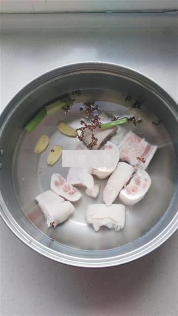 海带黄豆猪蹄汤的做法图解1