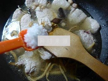 黄花菜花生米烧大排的做法图解8