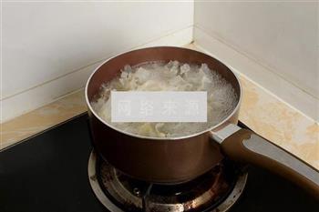 银耳莲子皂角米的做法步骤6