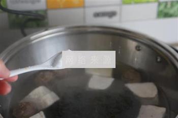 黑椒丸子海草汤的做法步骤6