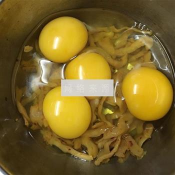 萝卜干煎蛋的做法步骤2