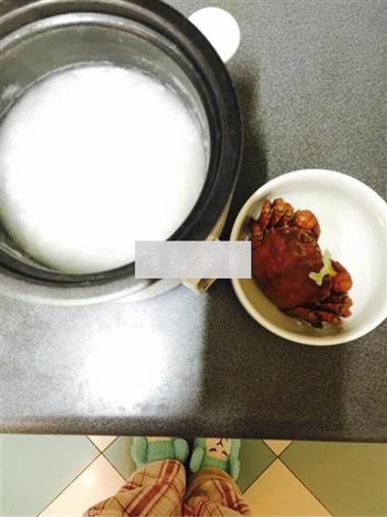 牛奶蟹粥的做法图解2