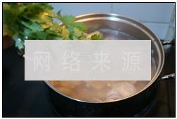 腔骨莲藕汤的做法步骤7
