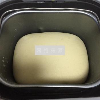 豆沙面包卷的做法步骤2