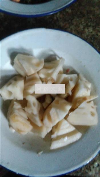 莲藕海带排骨汤的做法步骤4