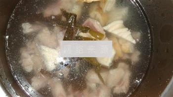 莲藕海带排骨汤的做法图解5