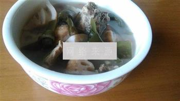 莲藕海带排骨汤的做法步骤6